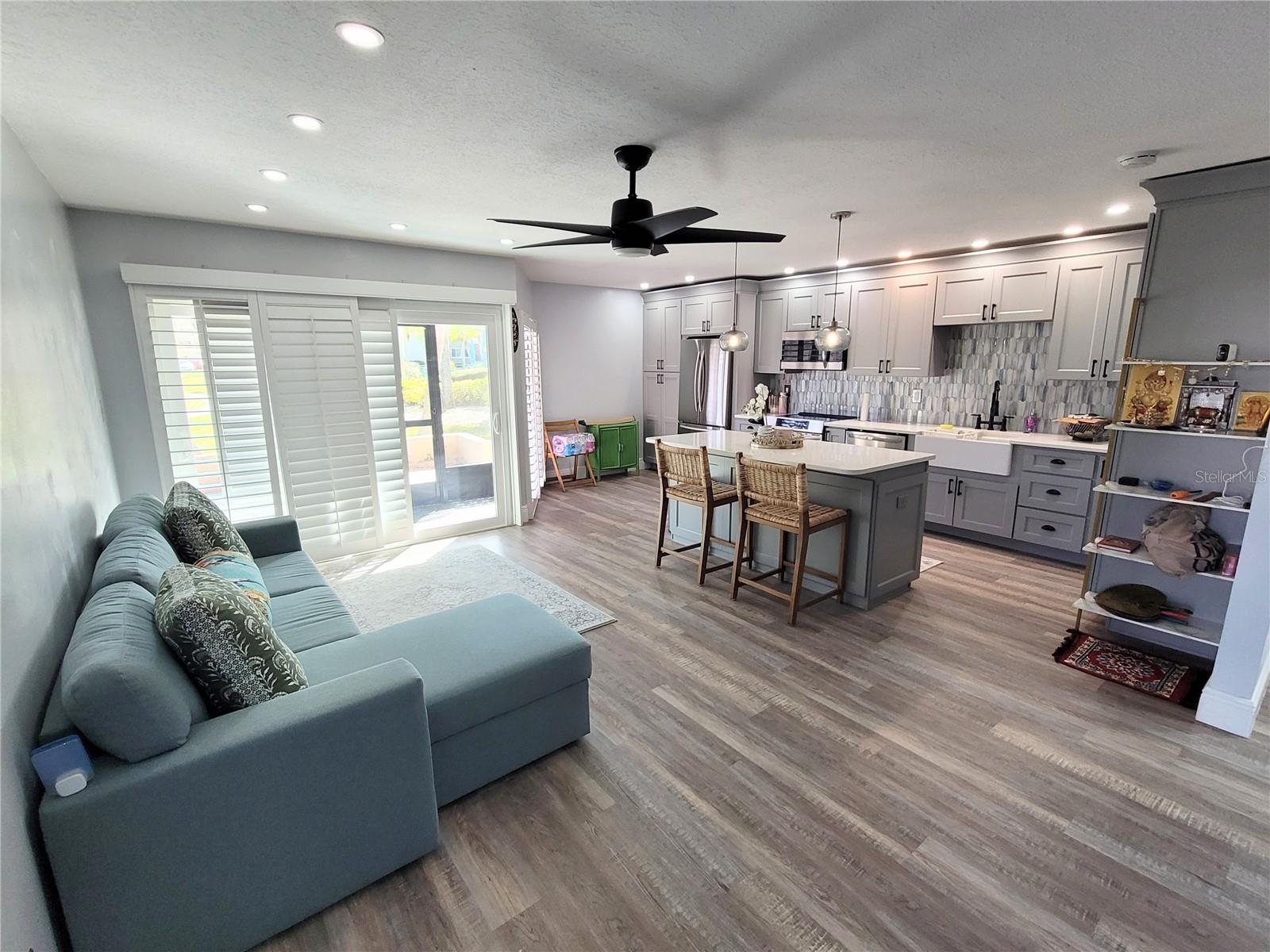 Image 3 of 33 For 1005 Bayshore Boulevard 102