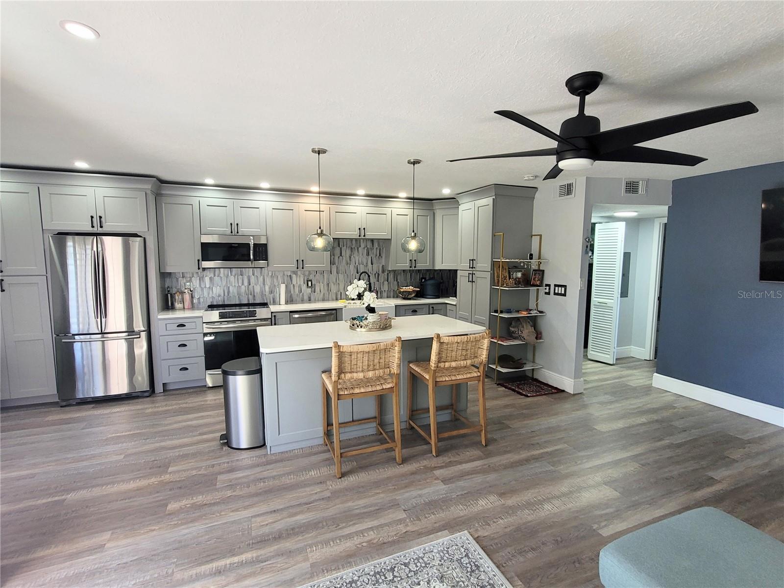 Image 4 of 33 For 1005 Bayshore Boulevard 102