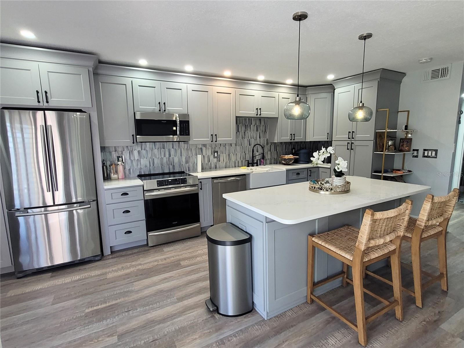 Image 5 of 33 For 1005 Bayshore Boulevard 102