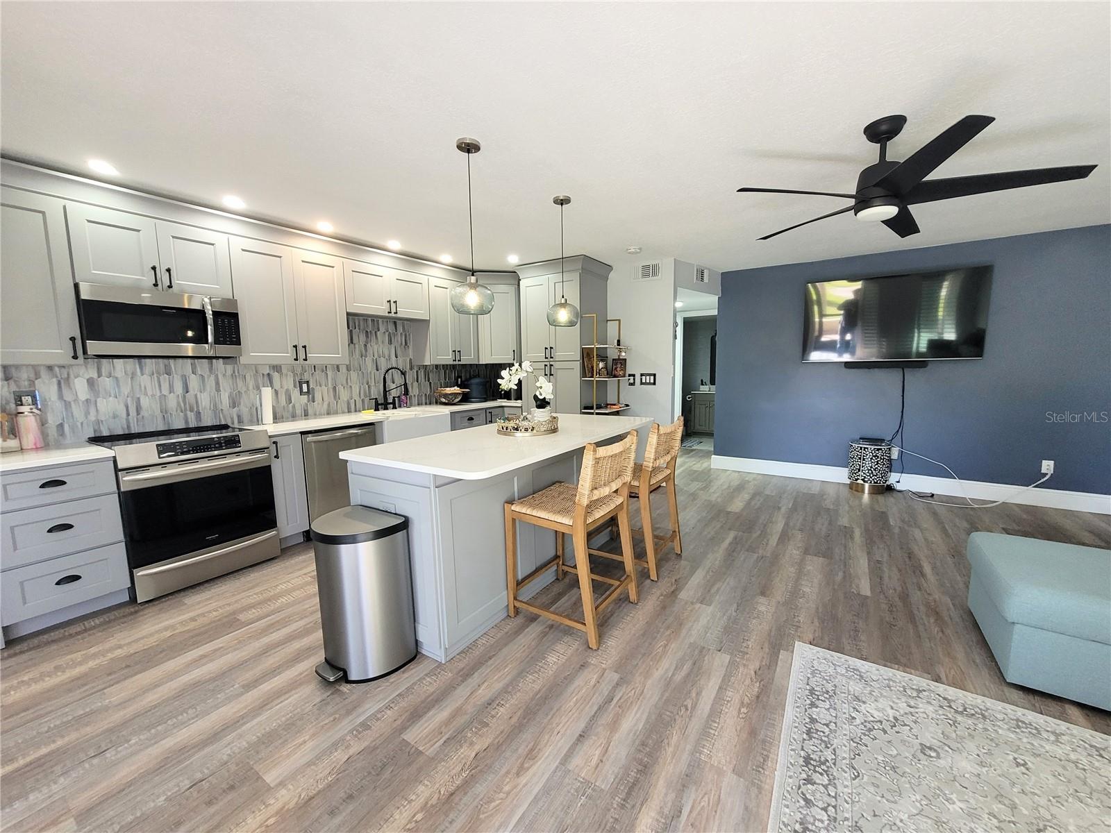 Image 6 of 33 For 1005 Bayshore Boulevard 102