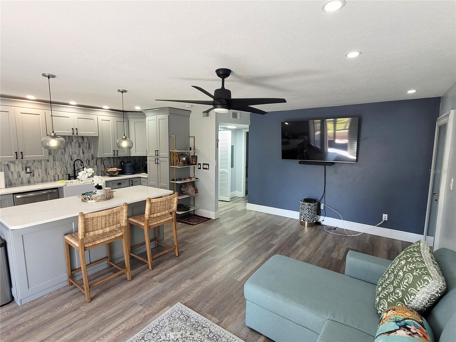 Image 7 of 33 For 1005 Bayshore Boulevard 102