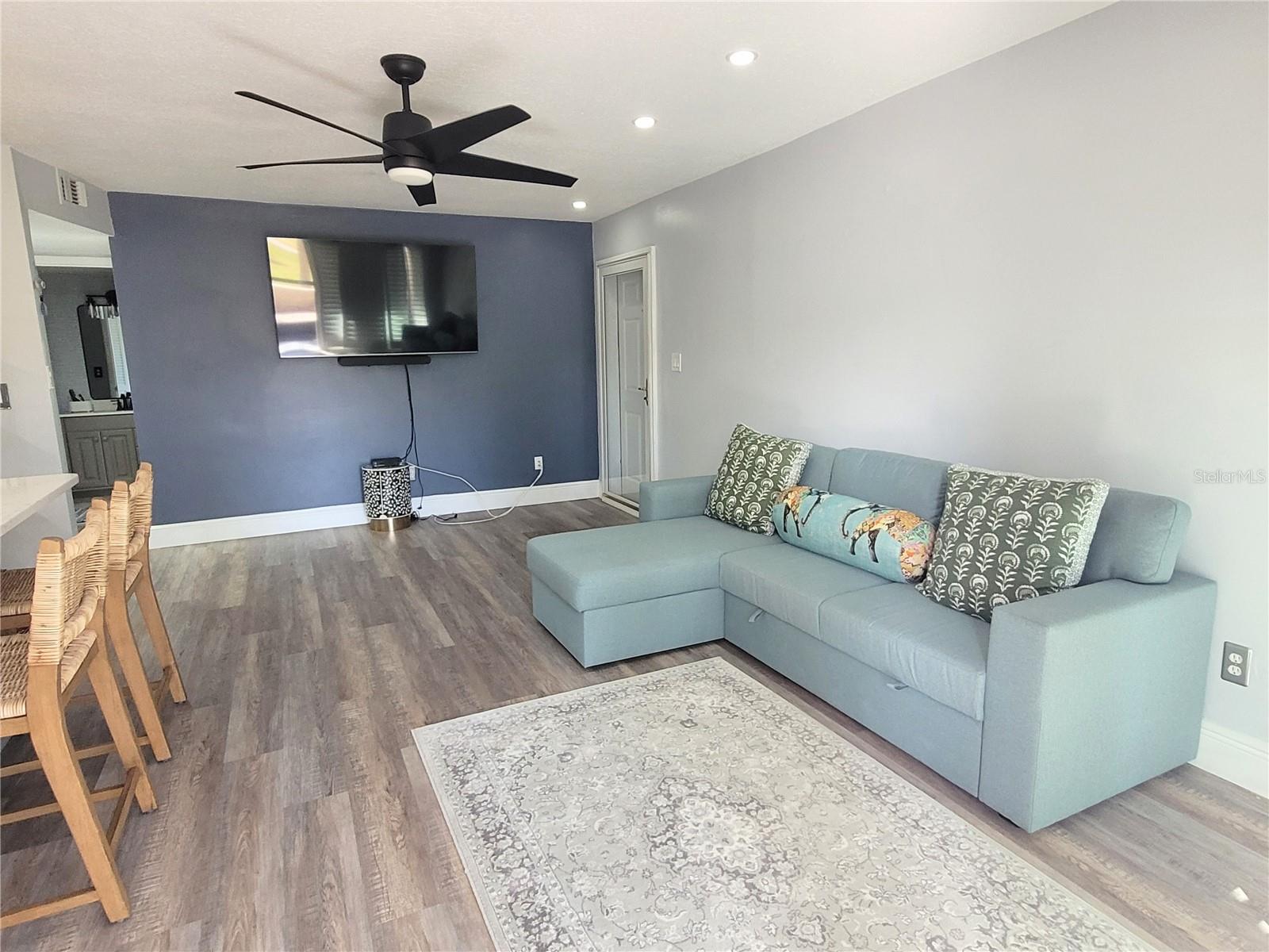 Image 8 of 33 For 1005 Bayshore Boulevard 102