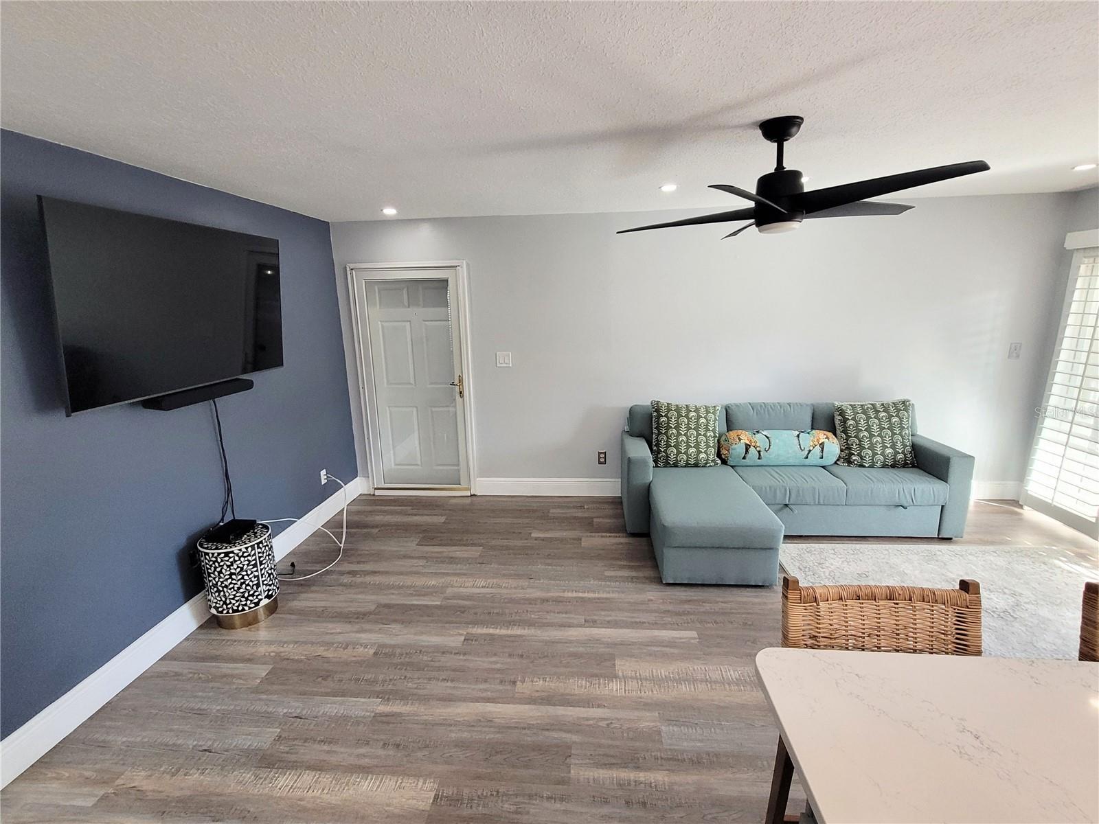 Image 9 of 33 For 1005 Bayshore Boulevard 102