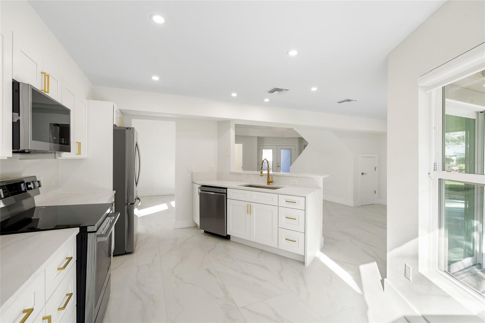 Image 13 of 51 For 1801 Laurence Court