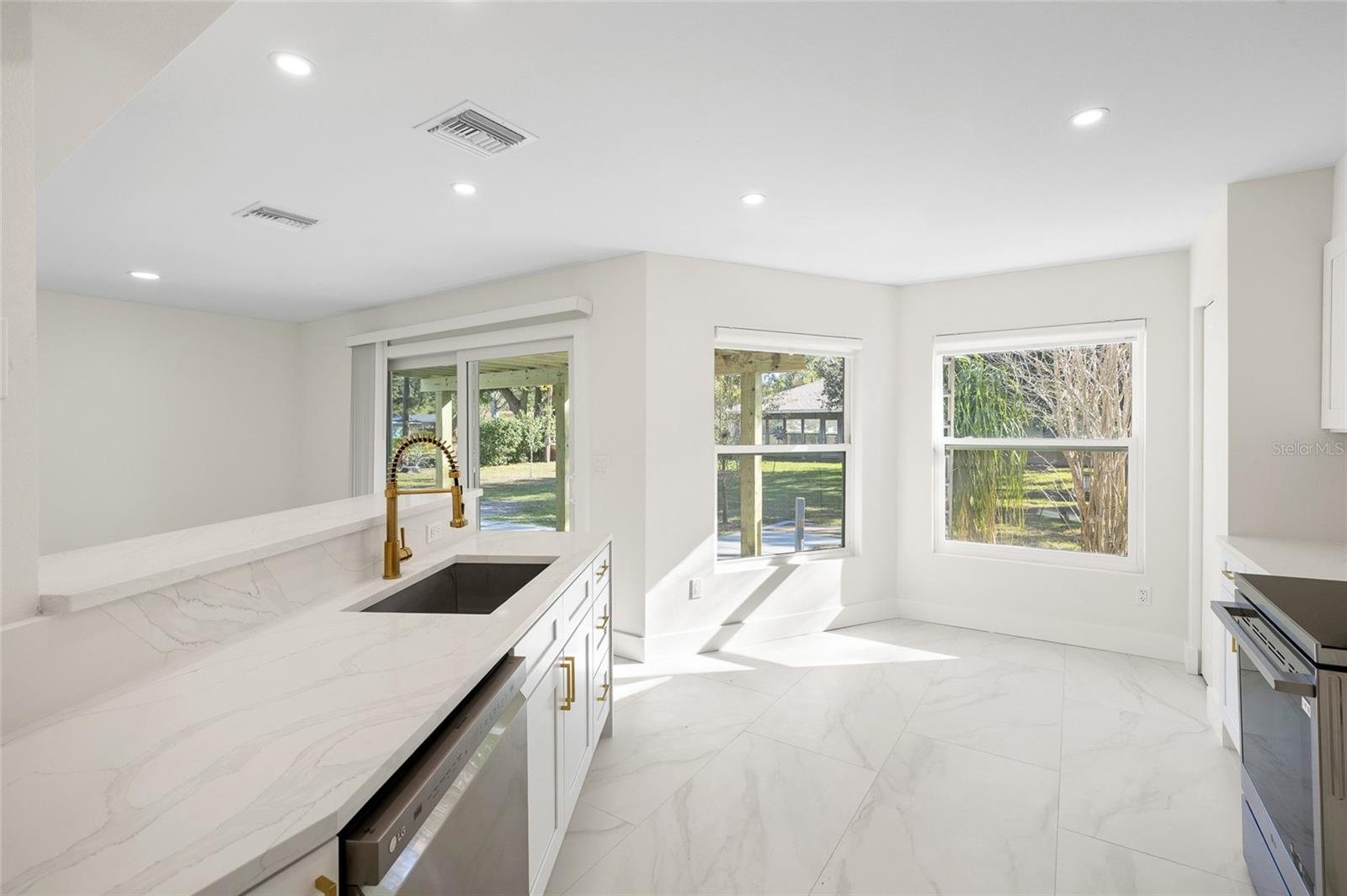 Image 15 of 51 For 1801 Laurence Court