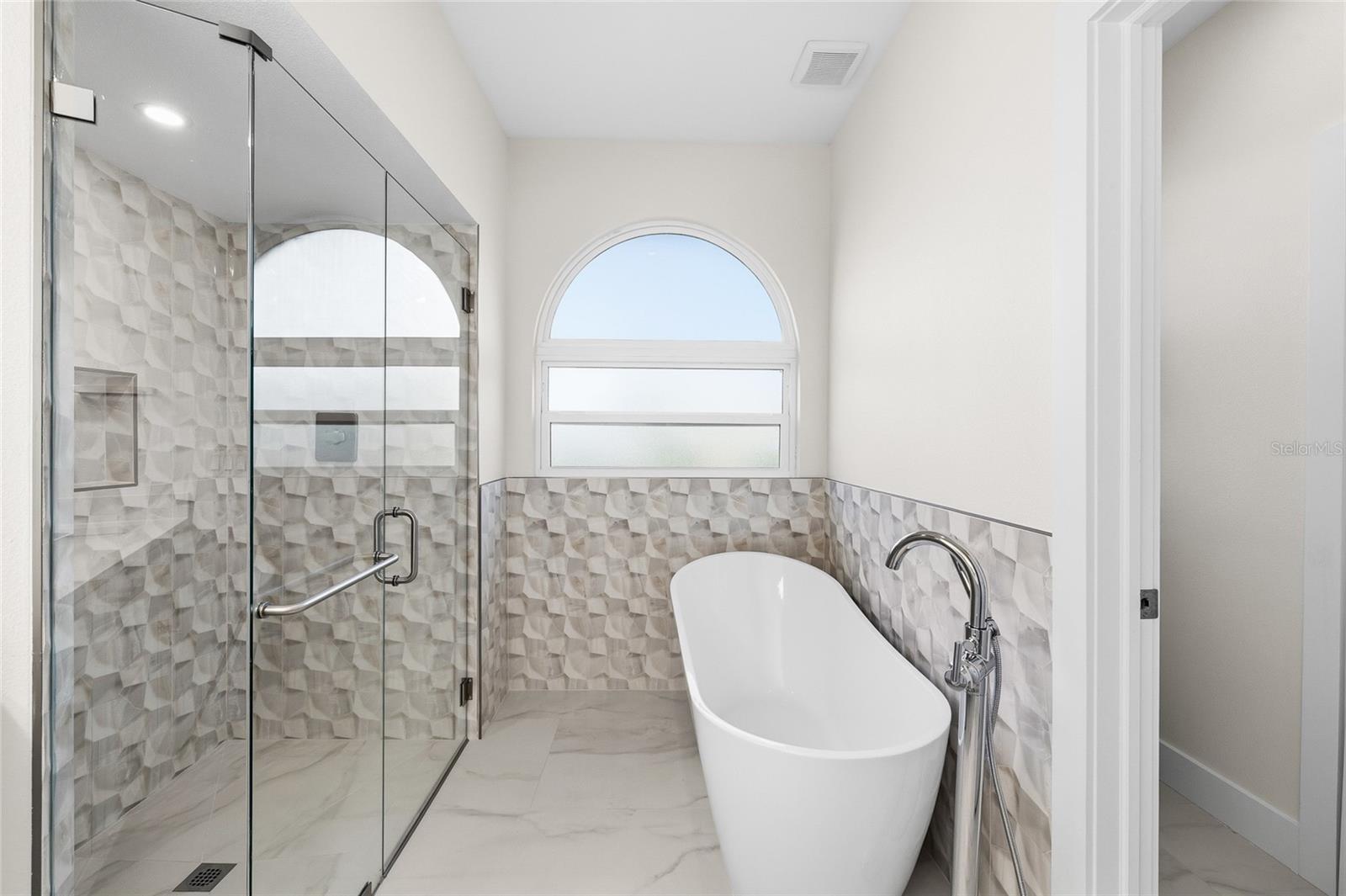 Image 20 of 51 For 1801 Laurence Court