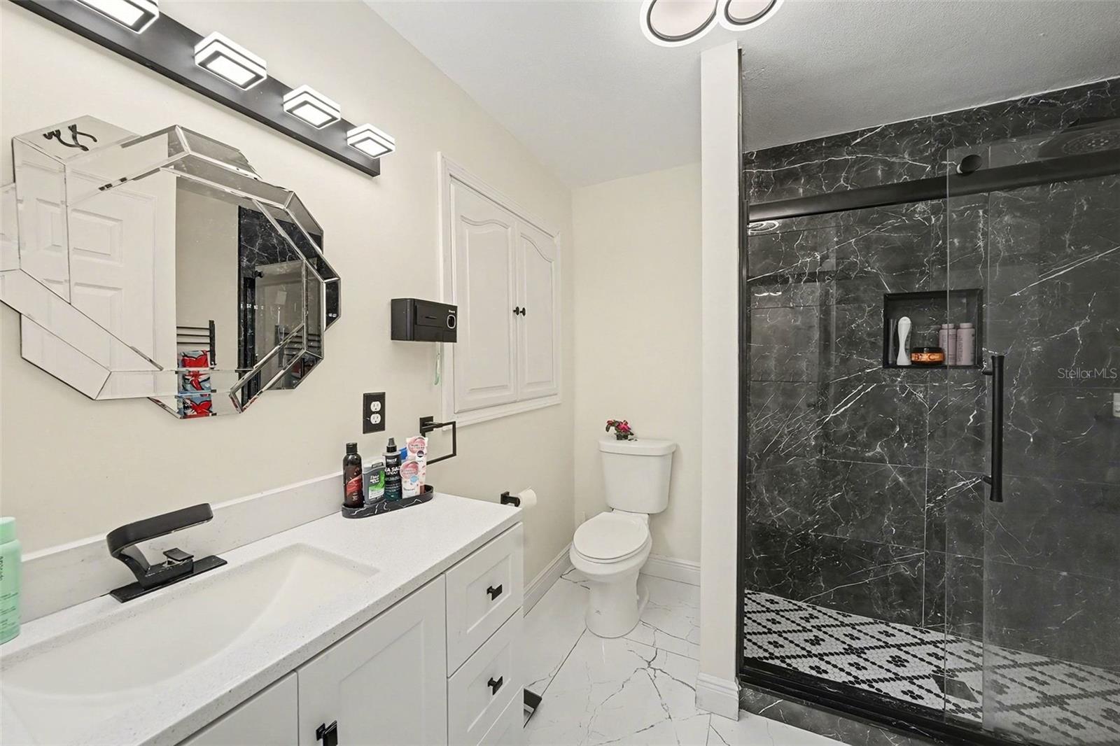 Listing photo id 15 for 2910 Burke Street