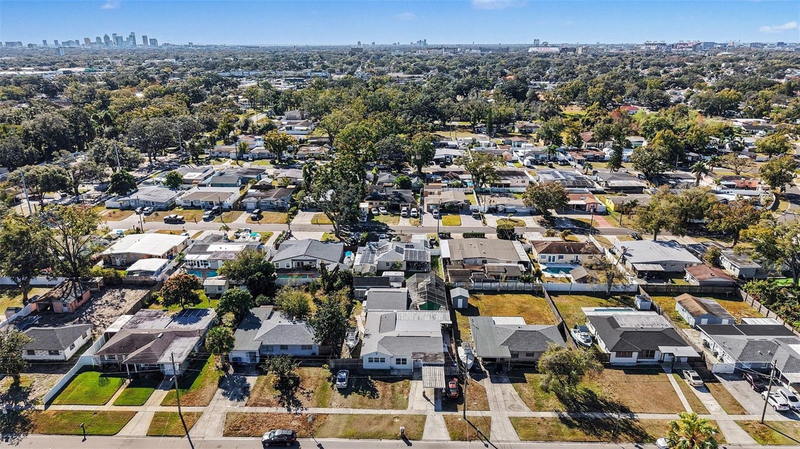 Listing photo id 23 for 2910 Burke Street