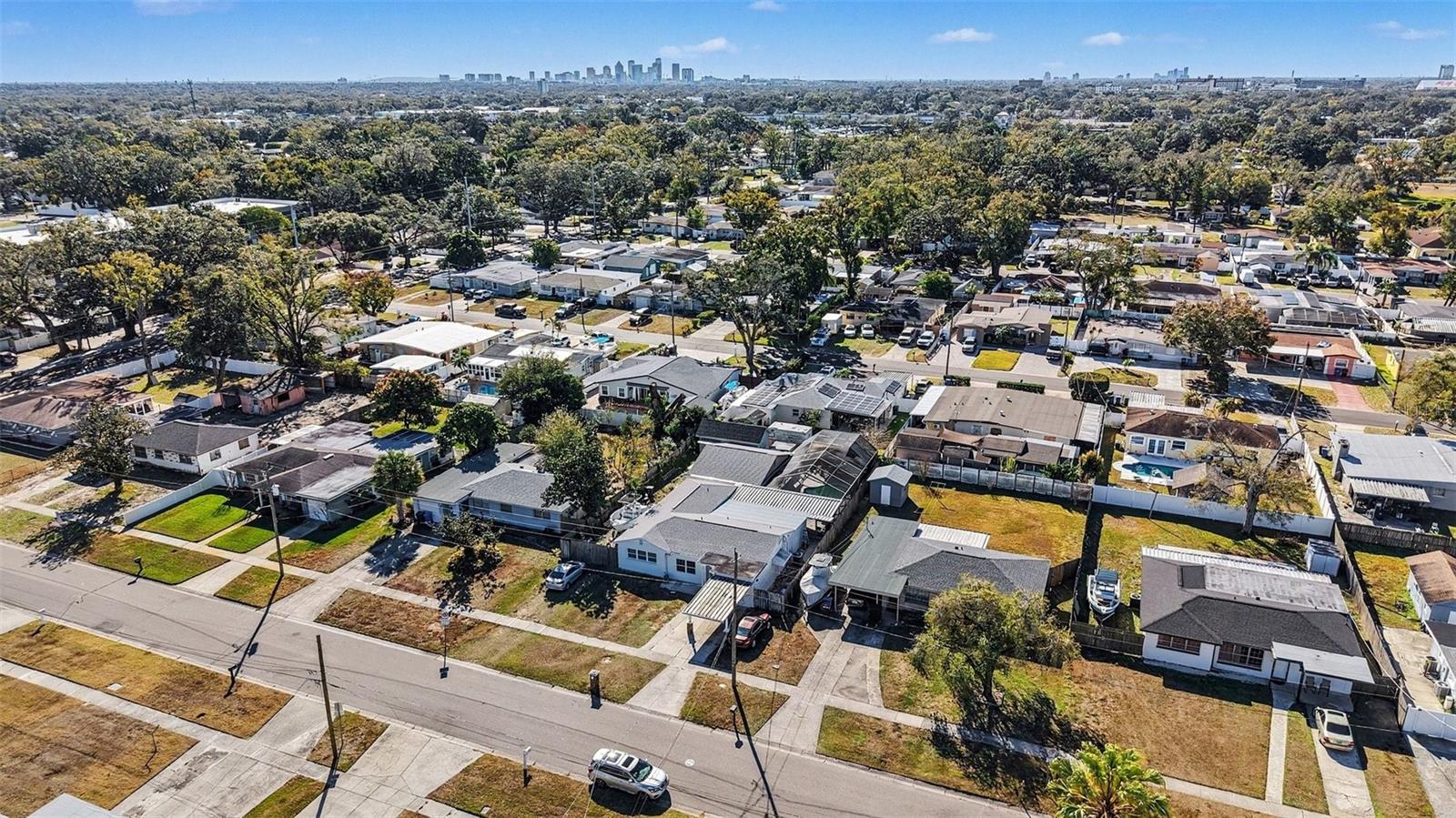 Listing photo id 24 for 2910 Burke Street