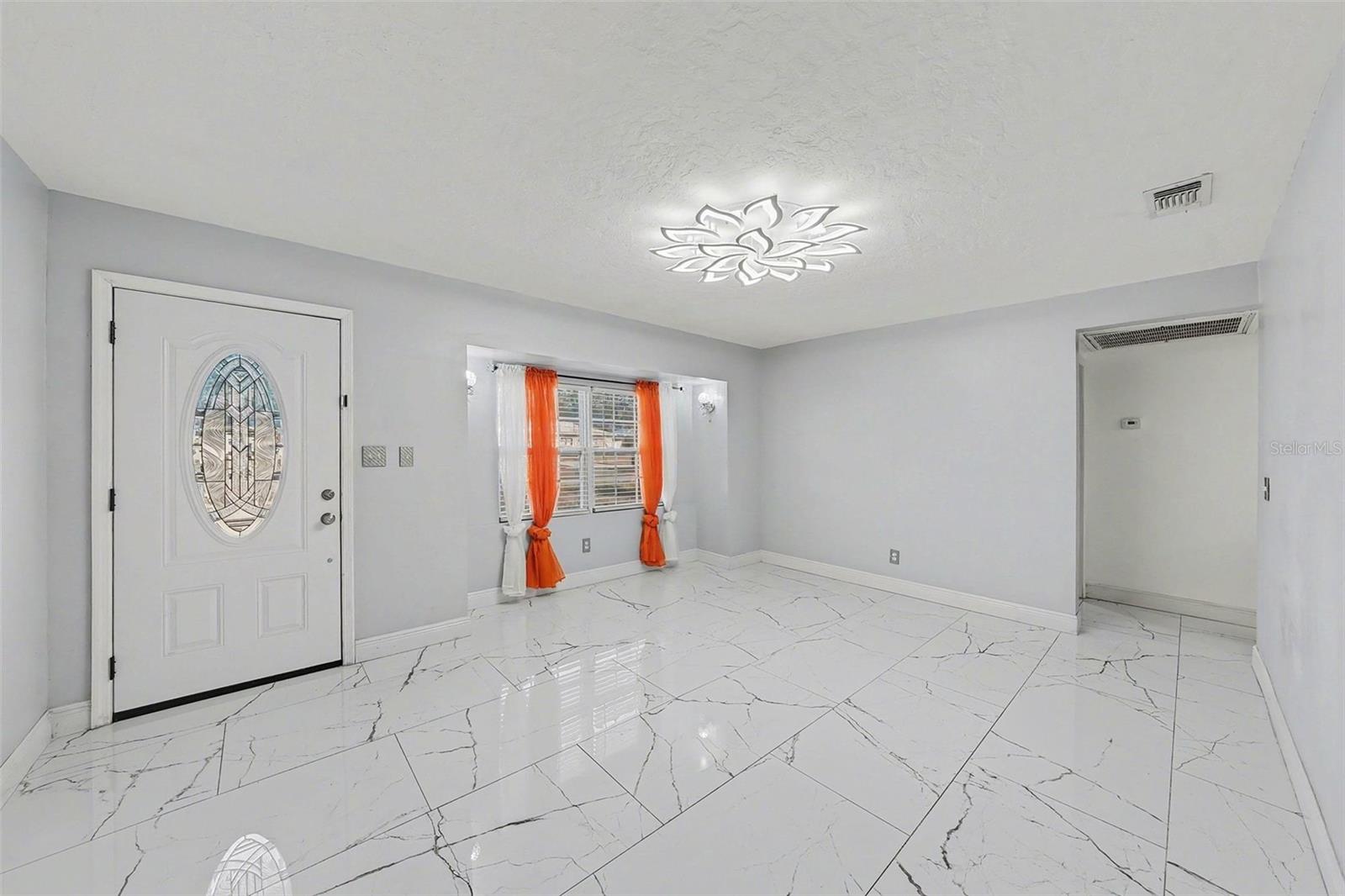 Listing photo id 1 for 2910 Burke Street