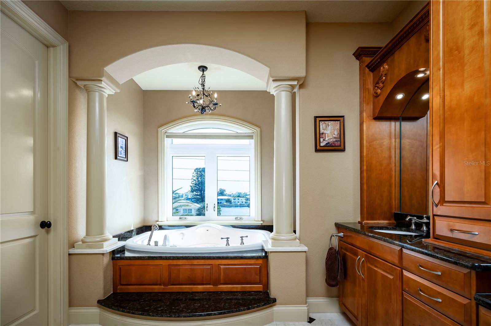 Image 20 of 58 For 306 Harbor Drive