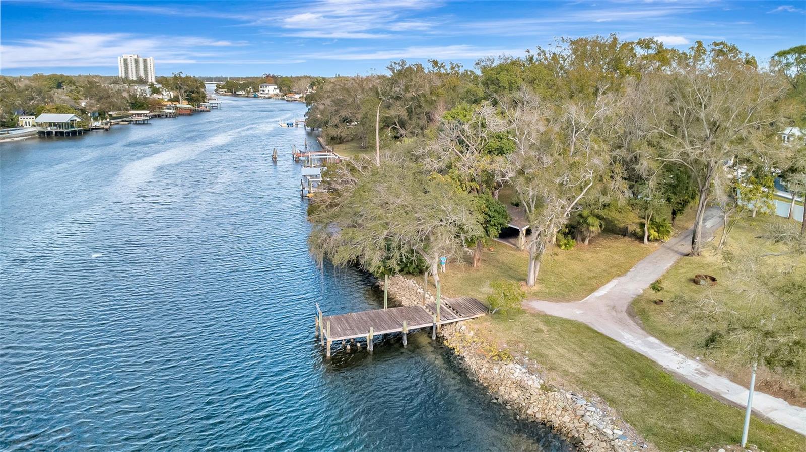 Listing photo id 23 for 3306 Perry Avenue