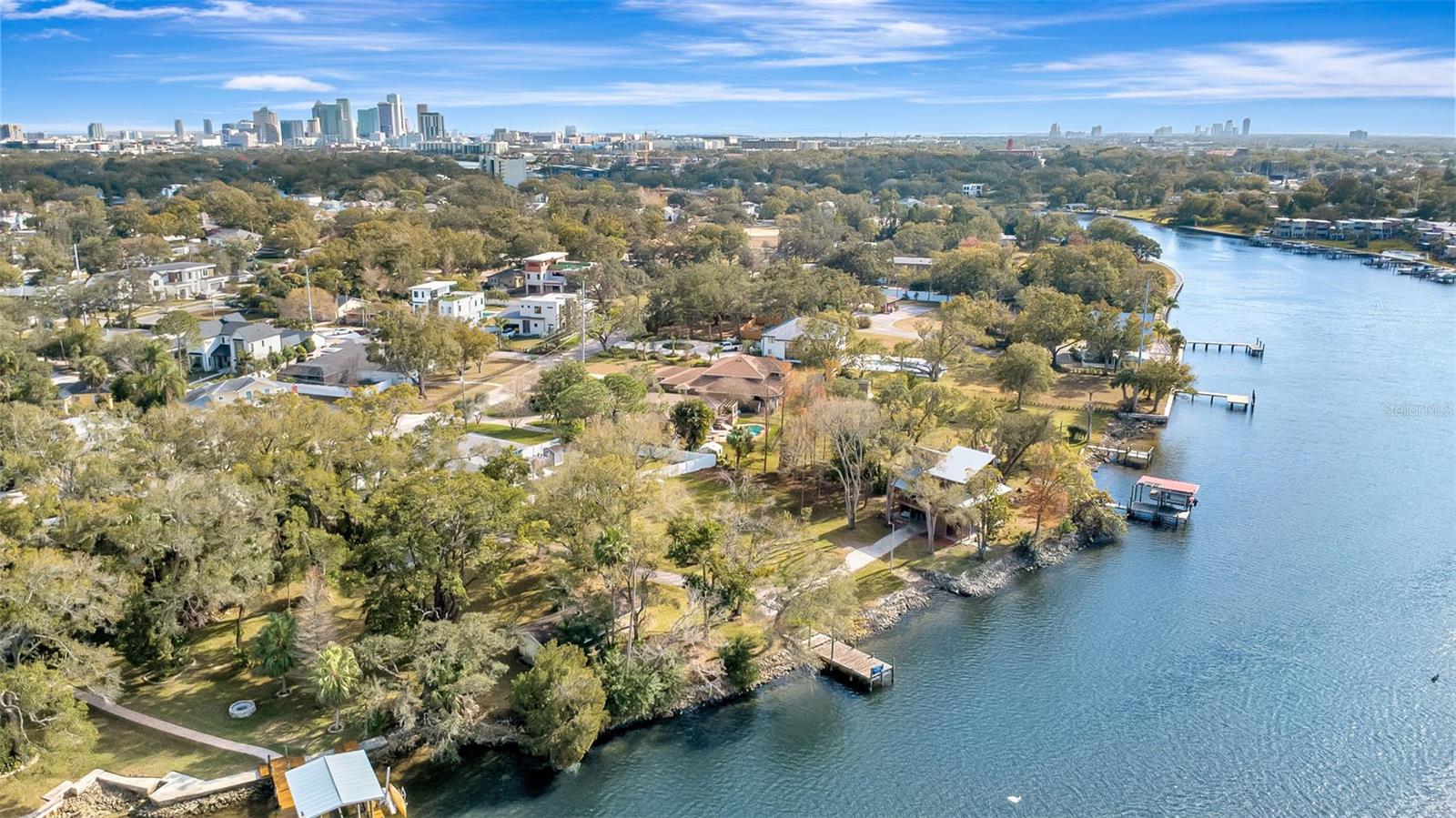 Listing photo id 32 for 3306 Perry Avenue