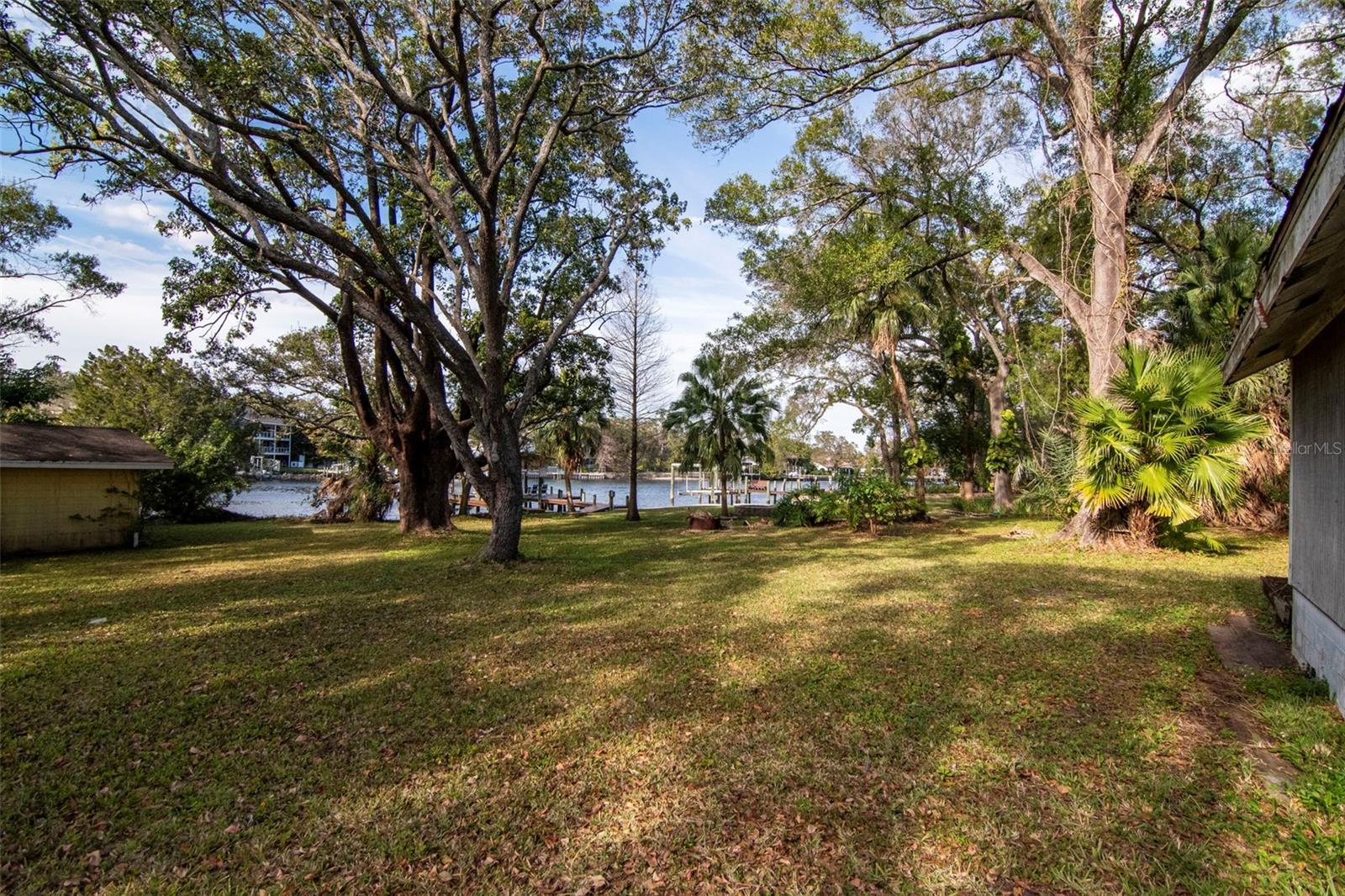 Listing photo id 37 for 3306 Perry Avenue