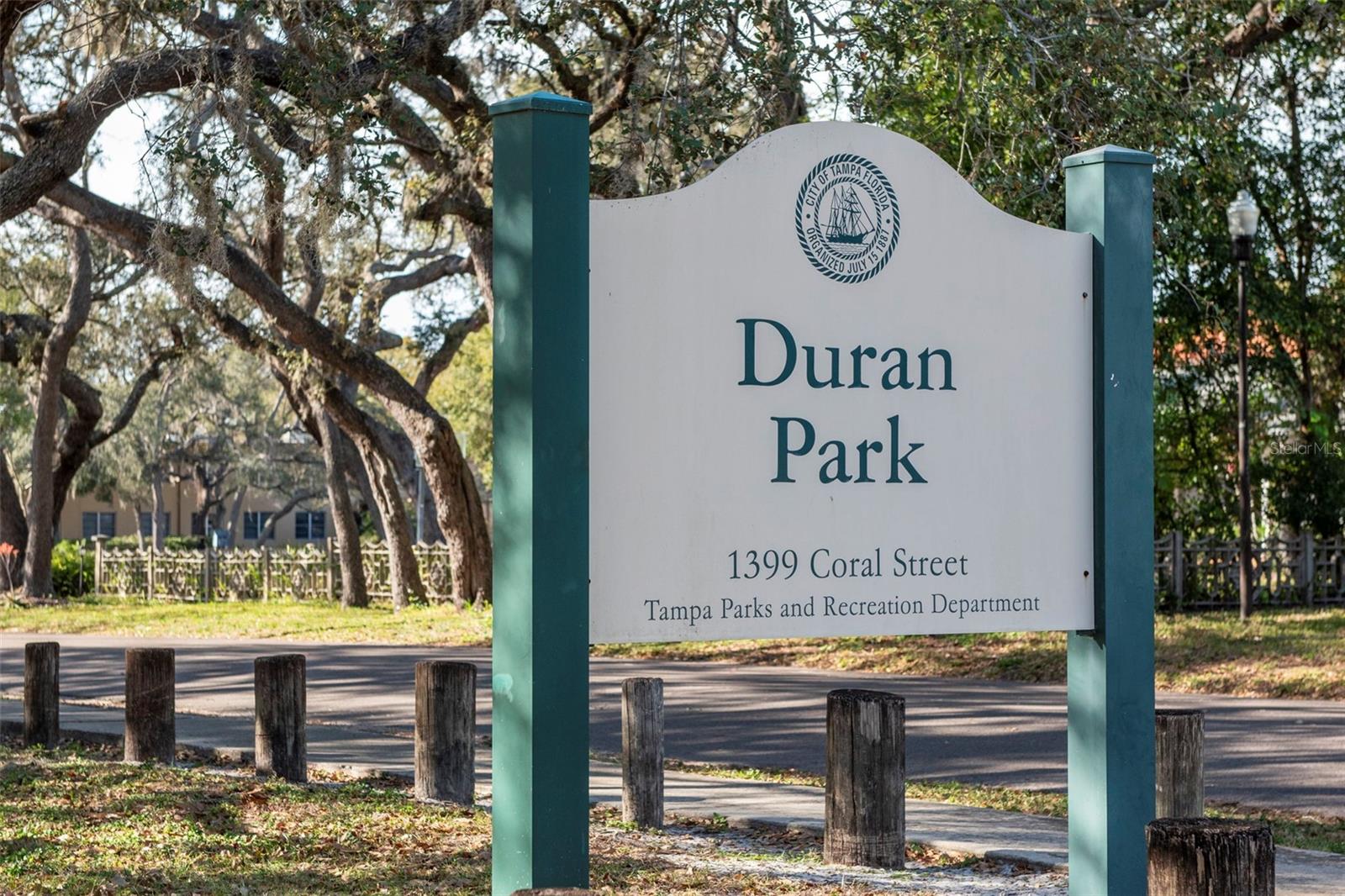 Listing photo id 48 for 3306 Perry Avenue