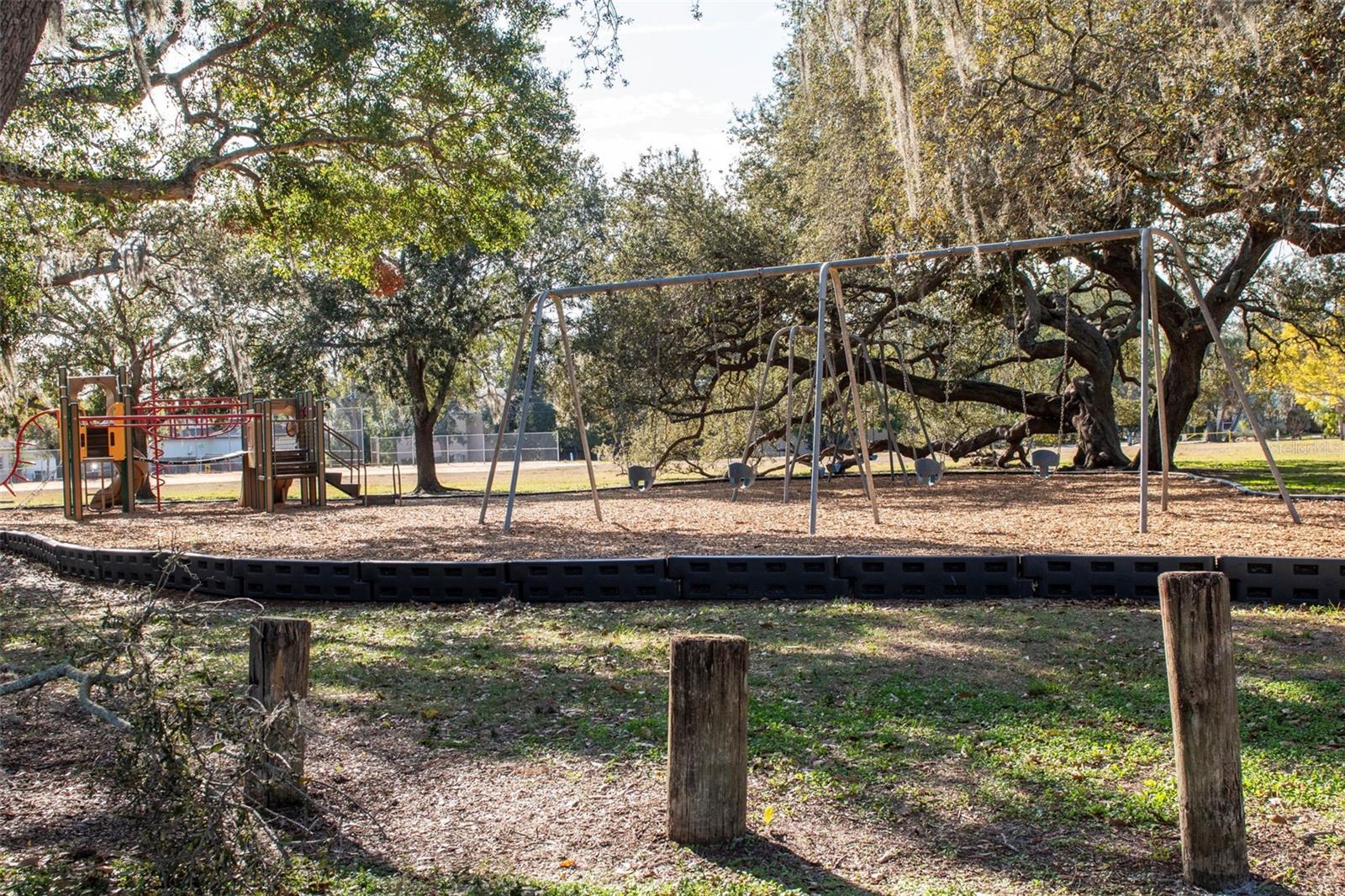 Listing photo id 49 for 3306 Perry Avenue