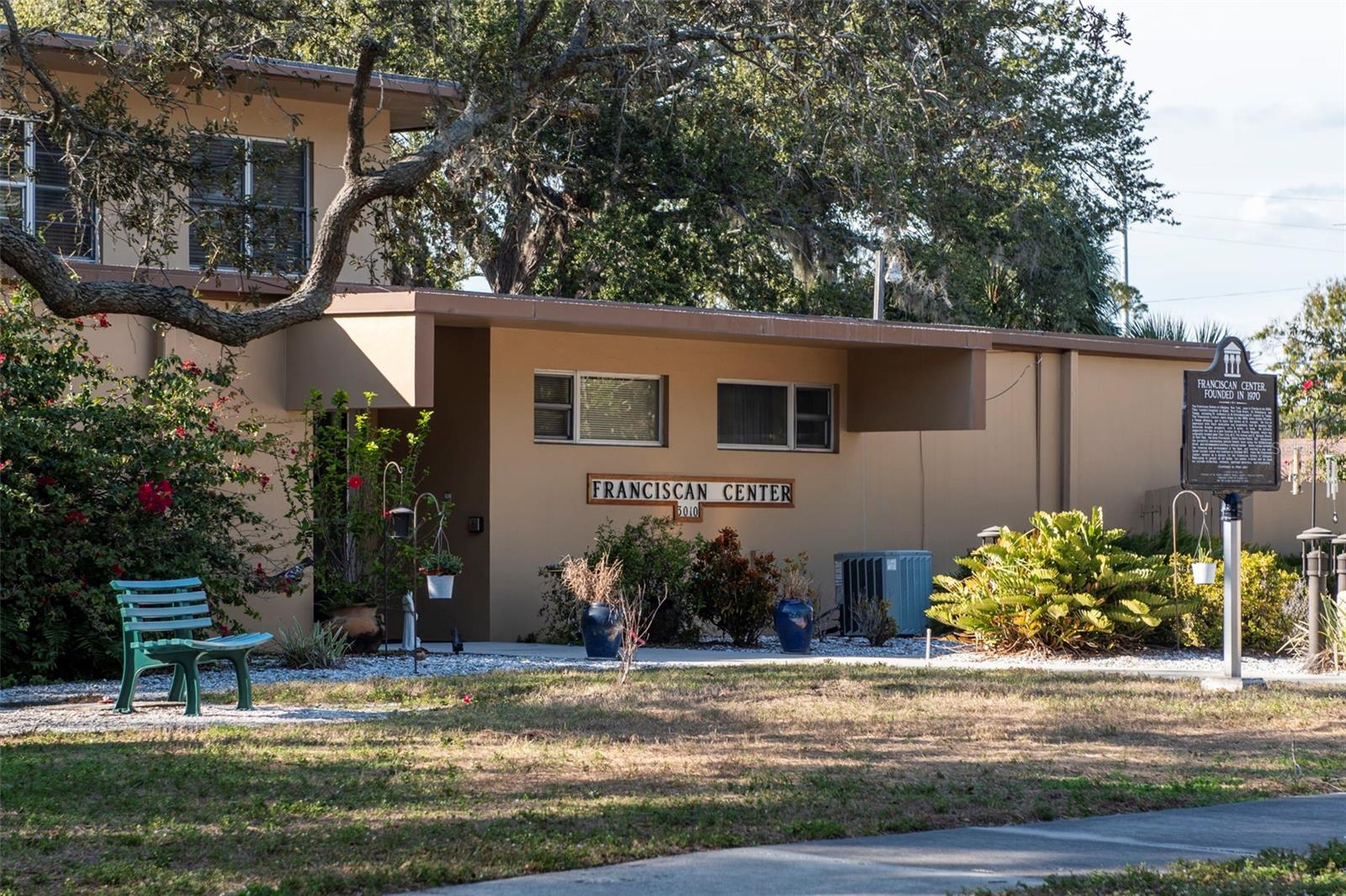 Listing photo id 50 for 3306 Perry Avenue