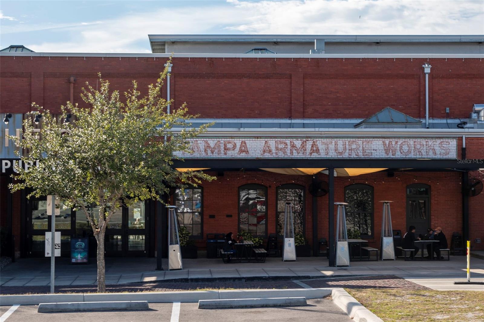 Listing photo id 53 for 3306 Perry Avenue