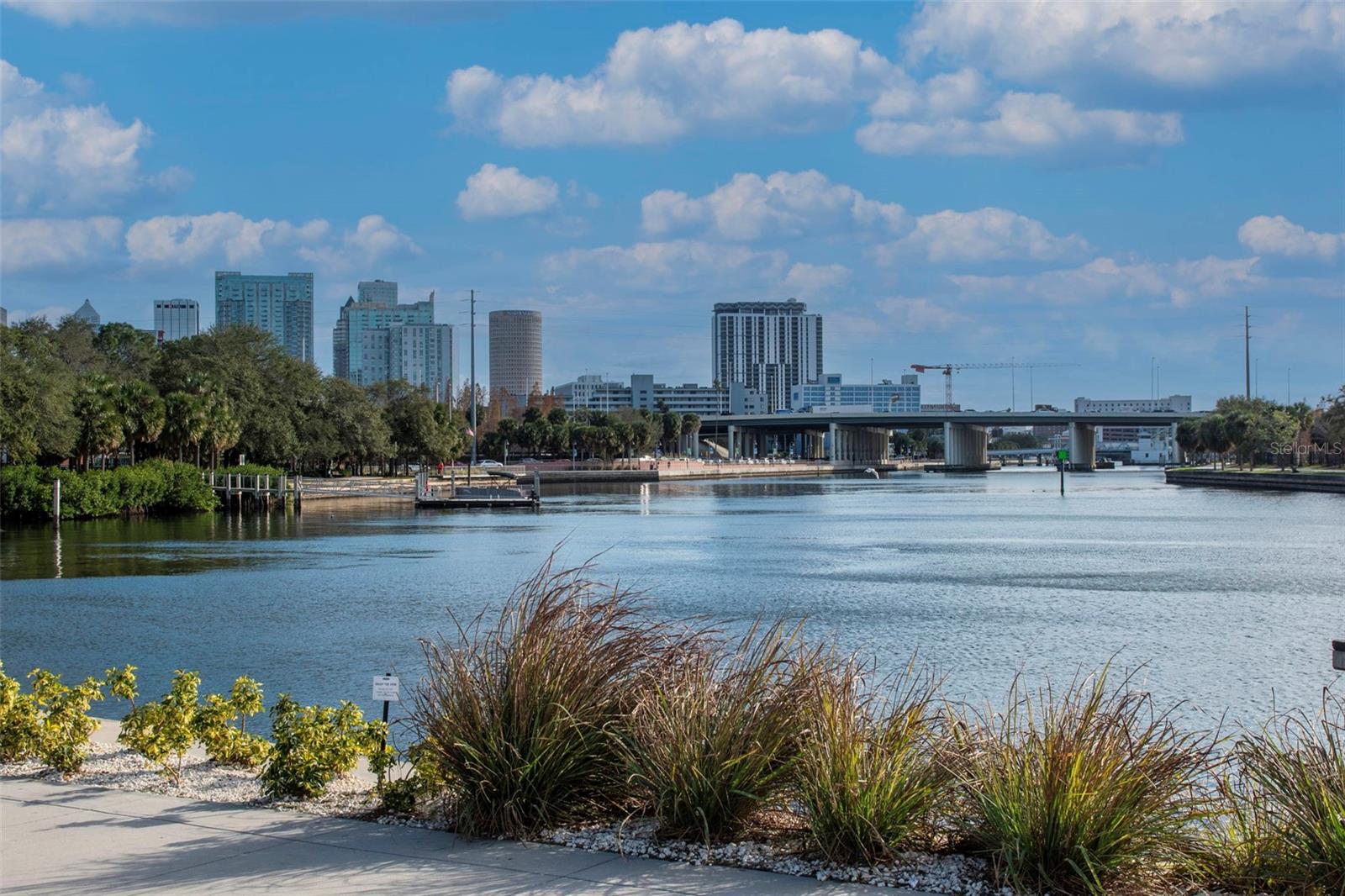 Listing photo id 72 for 3306 Perry Avenue