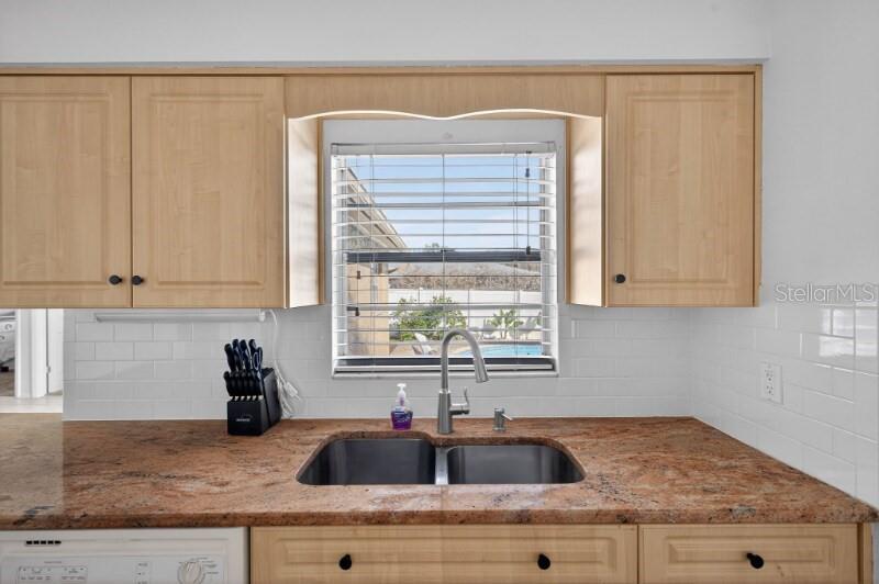 Image 6 of 20 For 8195 Coachlight Circle