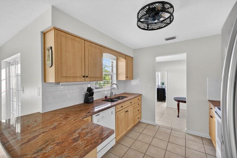 Image 7 of 20 For 8195 Coachlight Circle