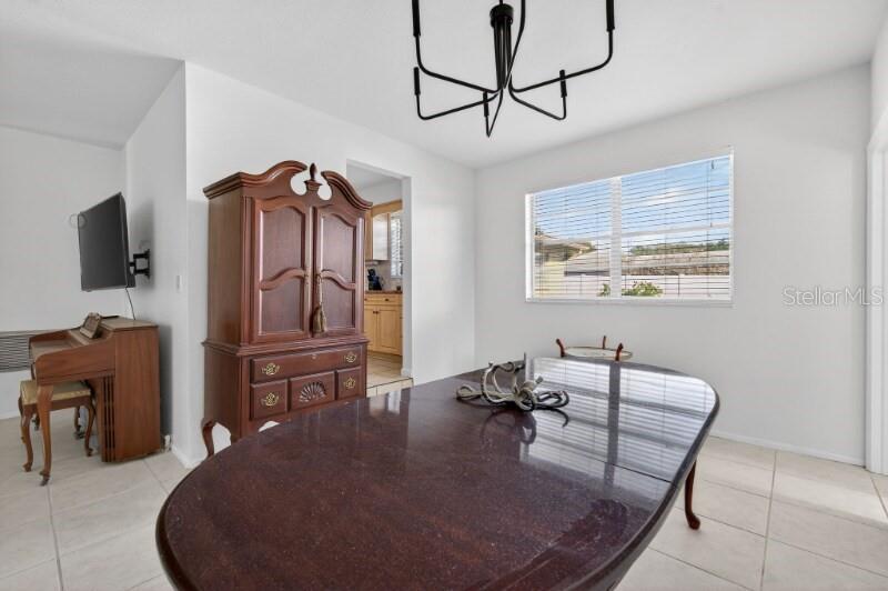 Image 9 of 20 For 8195 Coachlight Circle