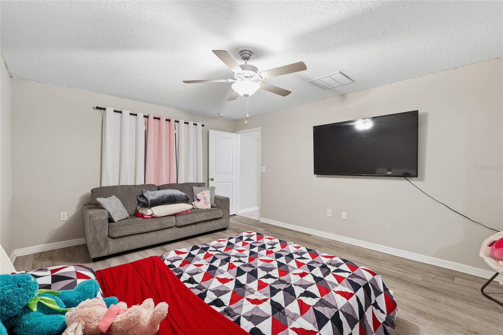 Image 13 of 45 For 15452 Miller Creek Drive