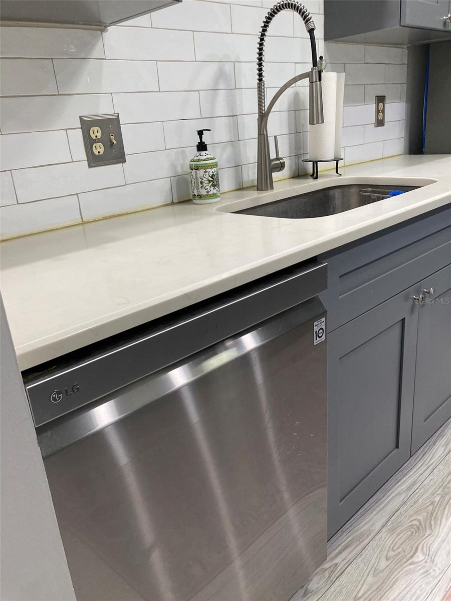 Image 13 of 36 For 5725 80th Street N 404