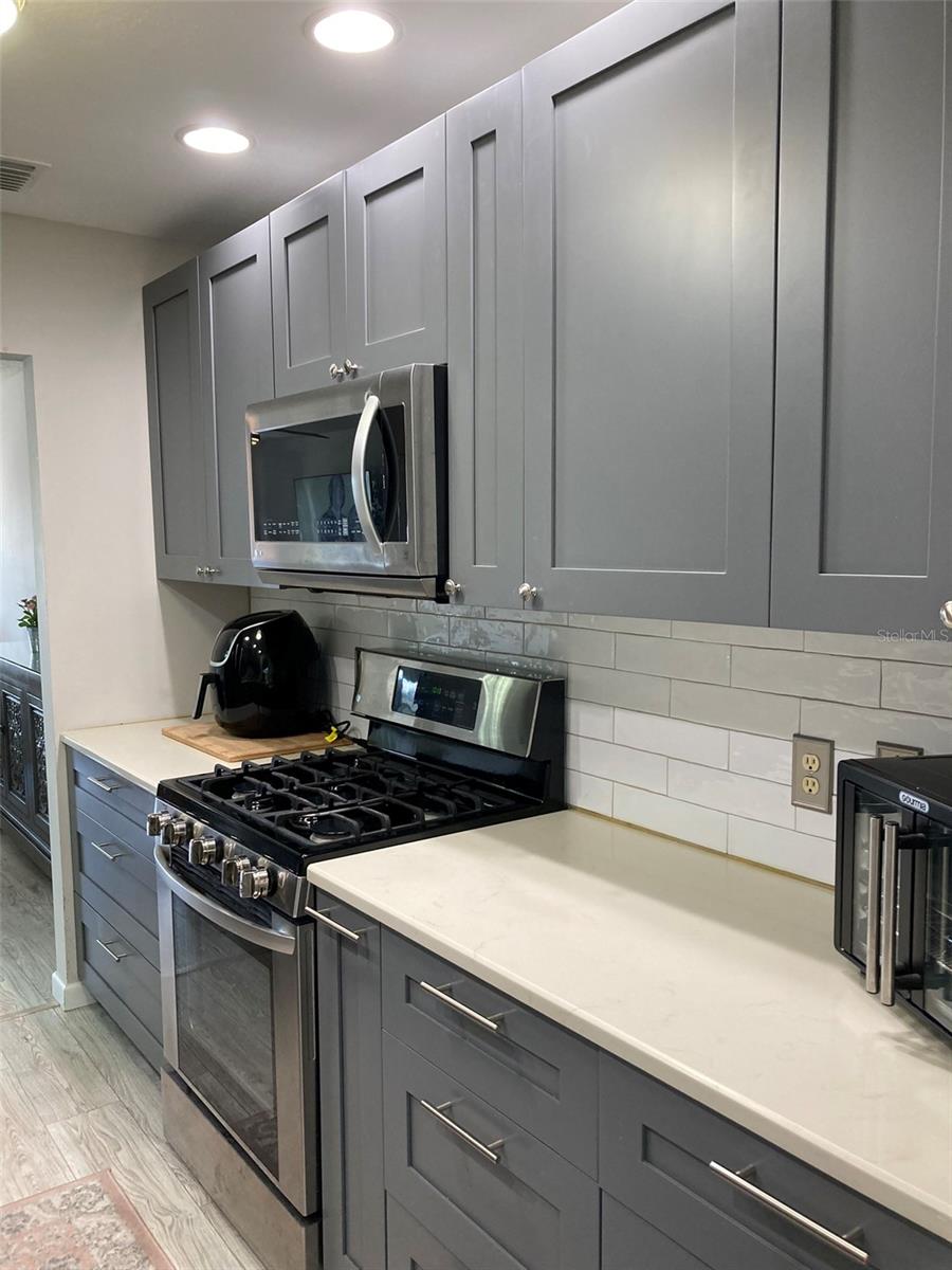 Image 14 of 36 For 5725 80th Street N 404