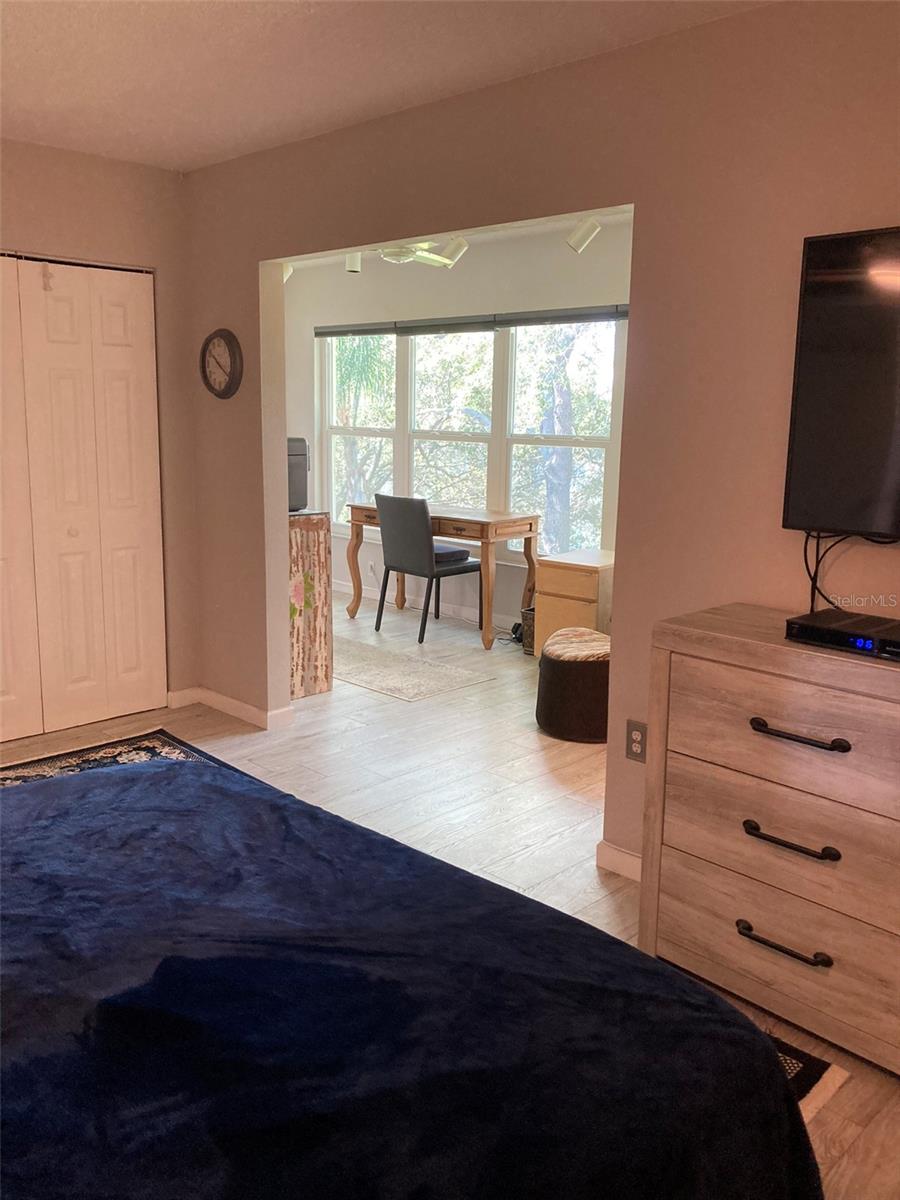 Image 22 of 36 For 5725 80th Street N 404