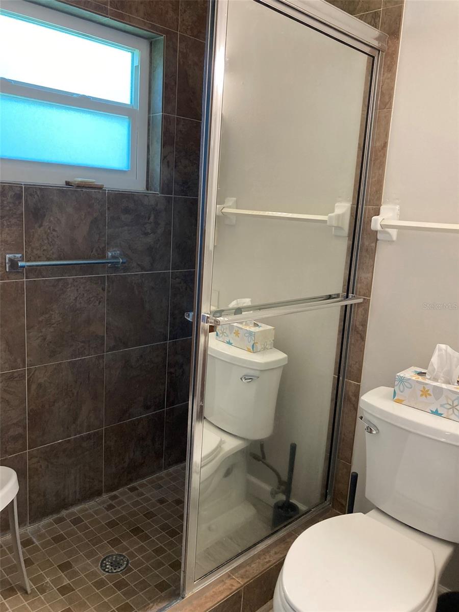 Image 23 of 36 For 5725 80th Street N 404