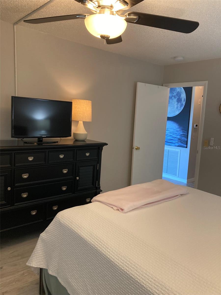 Image 28 of 36 For 5725 80th Street N 404