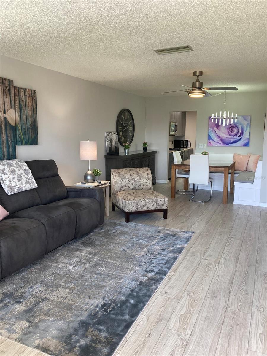 Image 3 of 36 For 5725 80th Street N 404