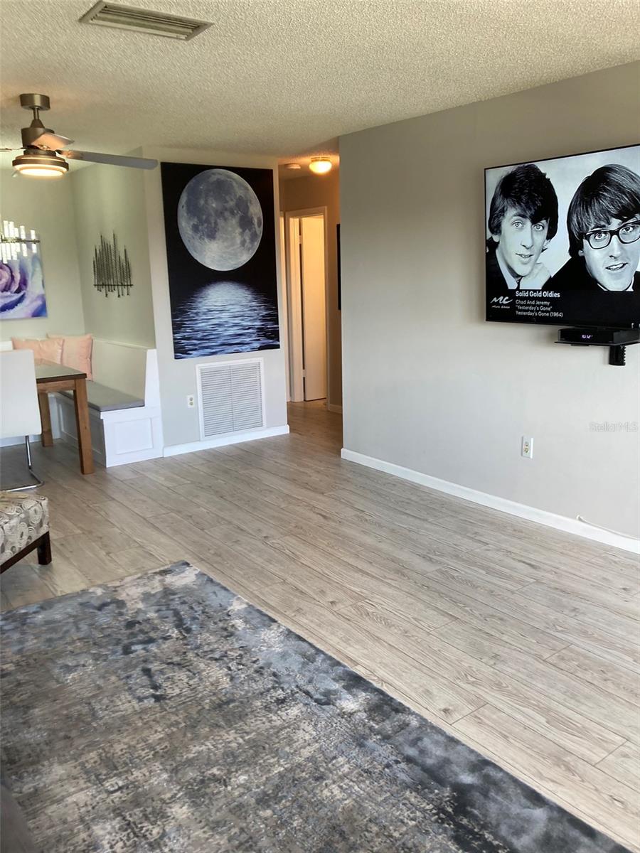 Image 4 of 36 For 5725 80th Street N 404