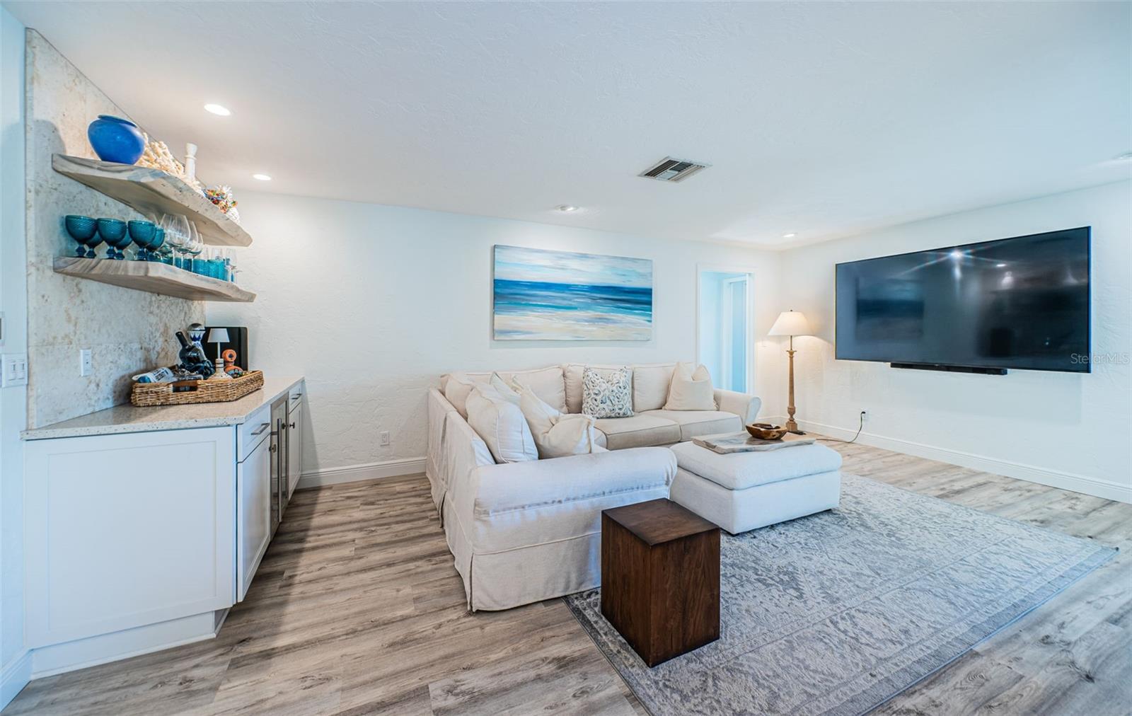 Image 16 of 91 For 2910 Alton Drive