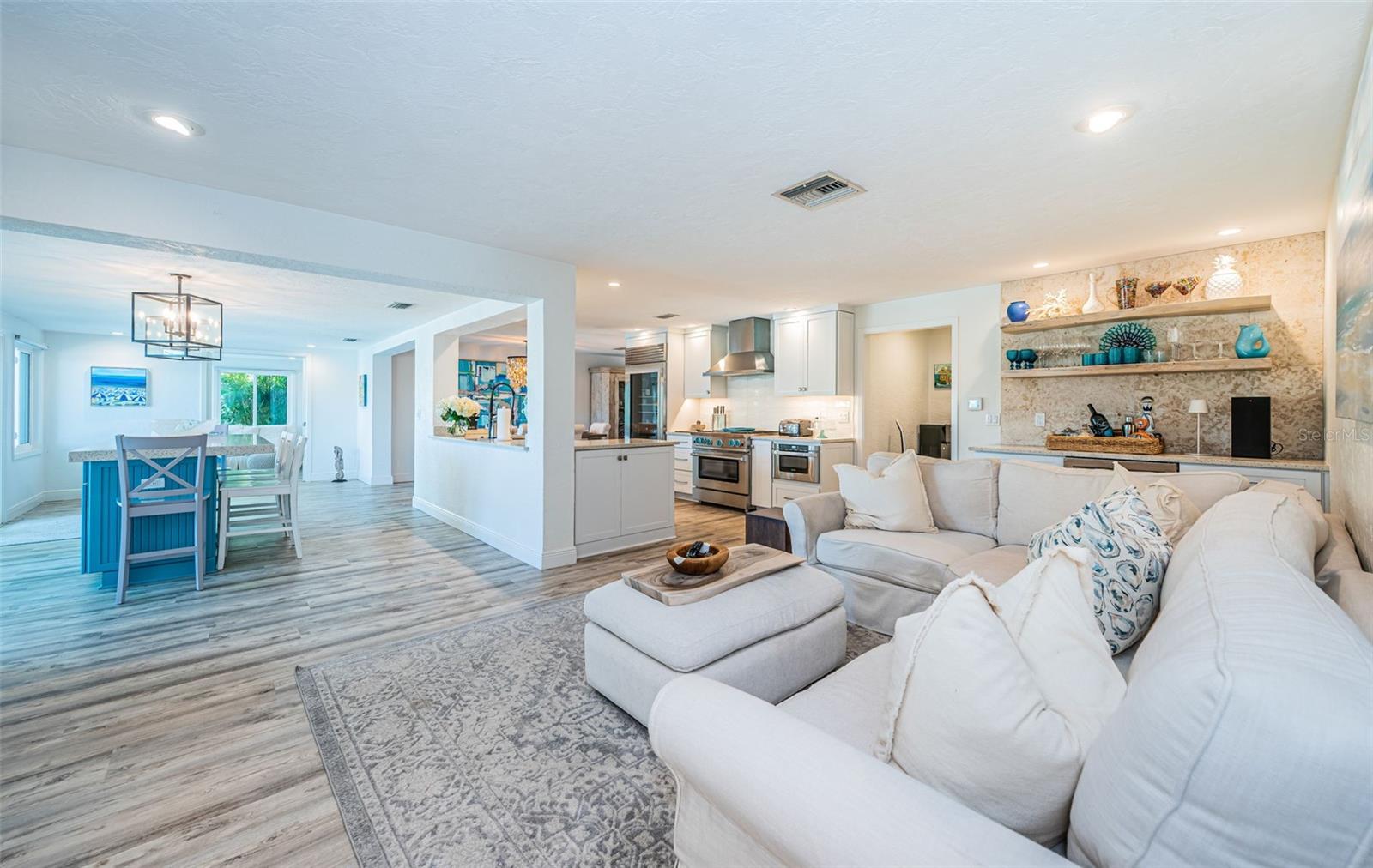 Image 19 of 91 For 2910 Alton Drive