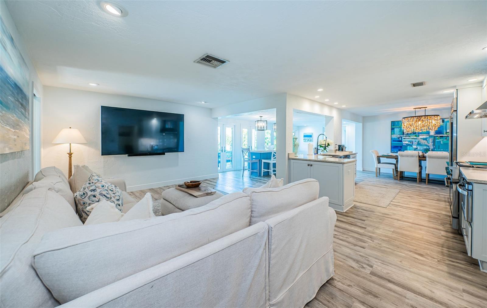 Image 20 of 91 For 2910 Alton Drive