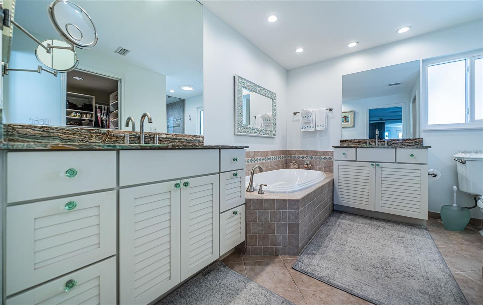 Image 39 of 91 For 2910 Alton Drive