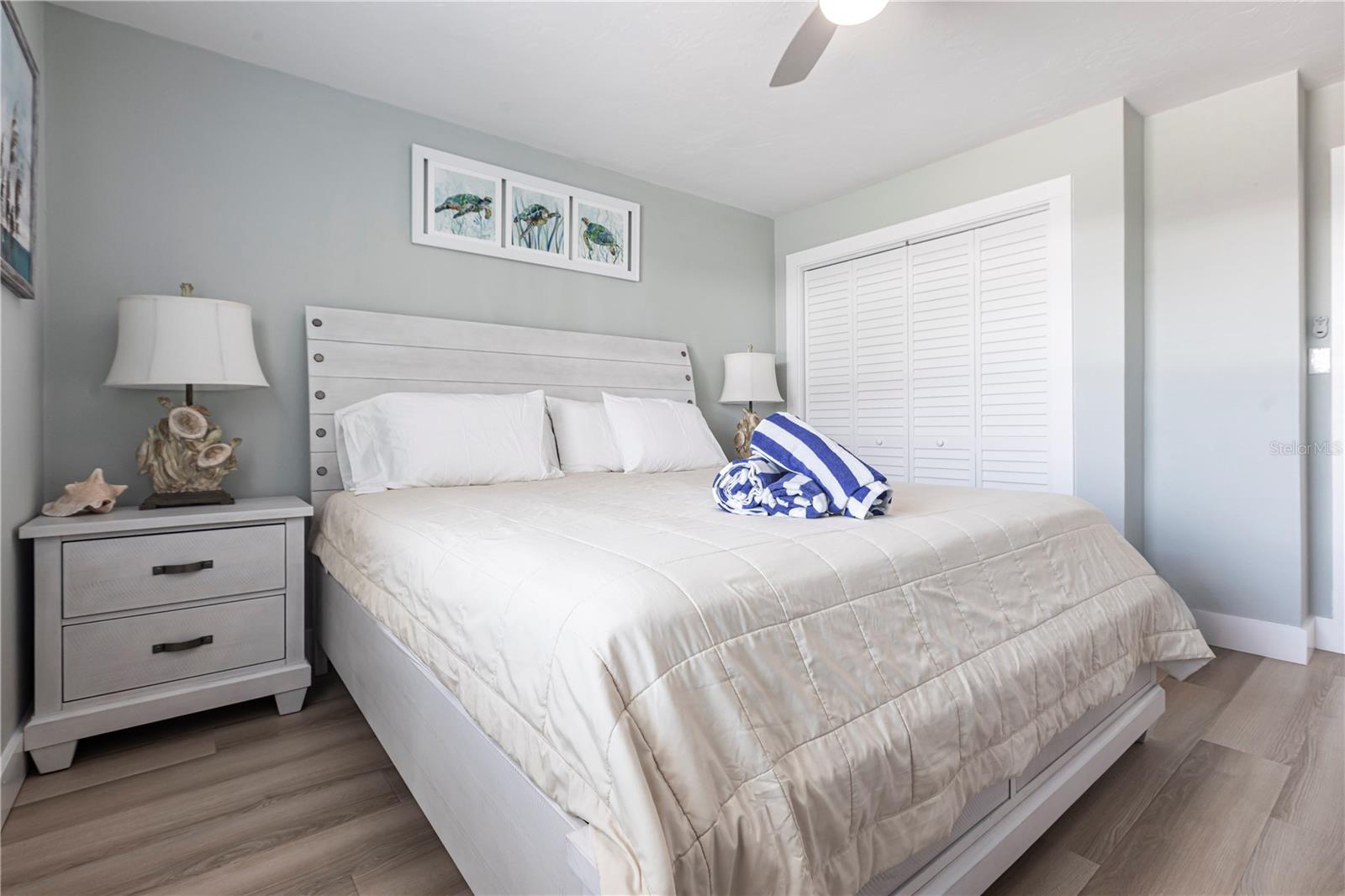 Image 11 of 13 For 6020 Midnight Pass Road 35