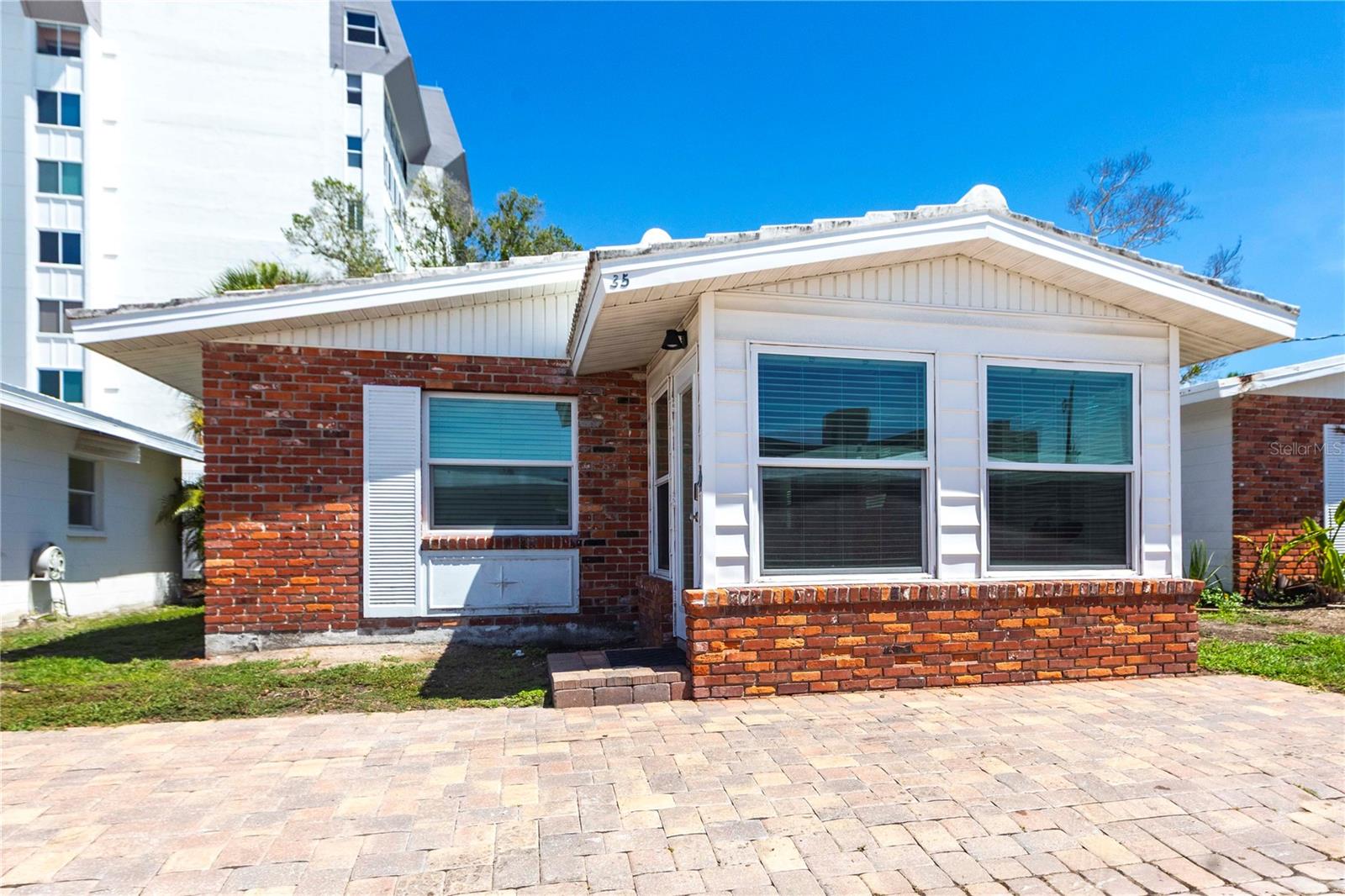 Image 12 of 13 For 6020 Midnight Pass Road 35