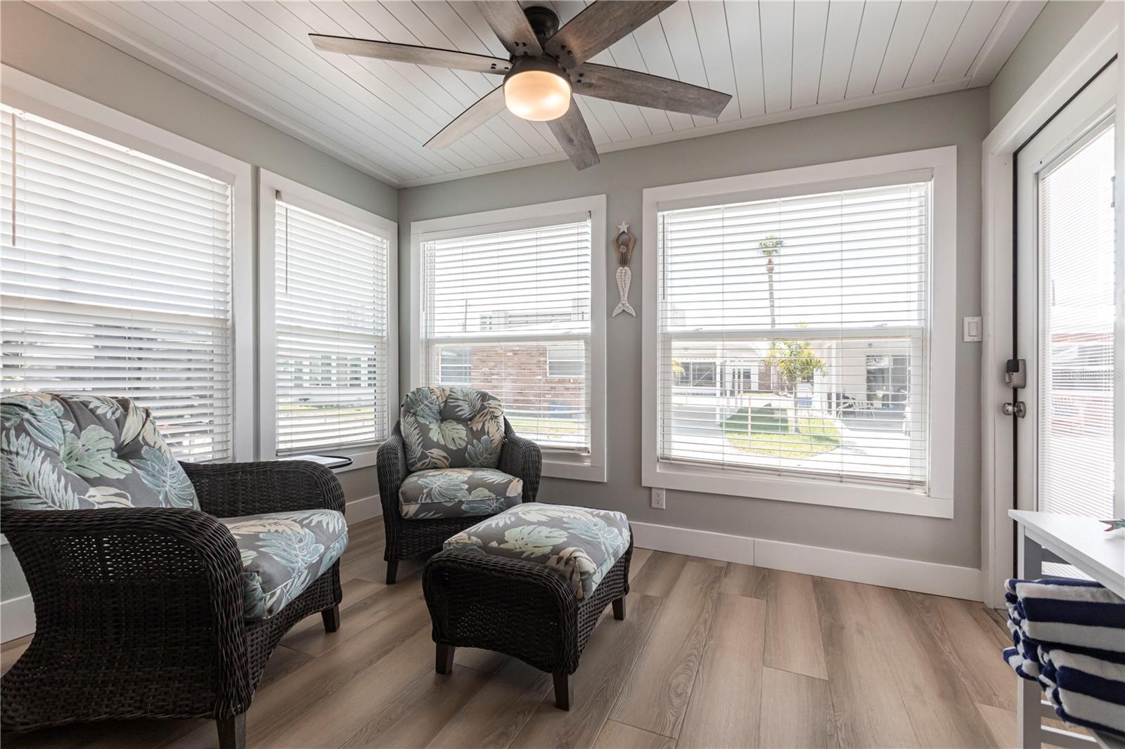 Image 4 of 13 For 6020 Midnight Pass Road 35