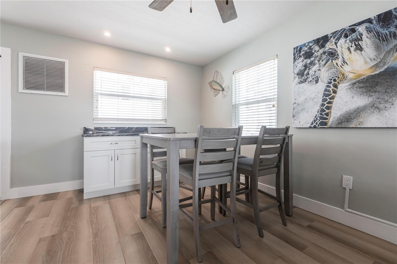 Image 6 of 13 For 6020 Midnight Pass Road 35