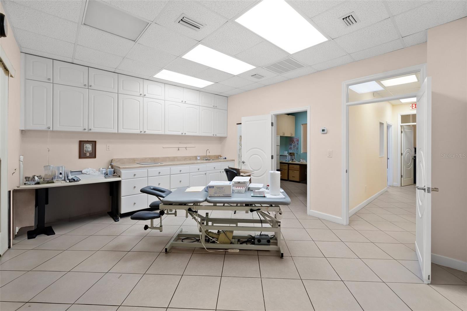 Image 13 of 19 For 611 Druid Road E 303