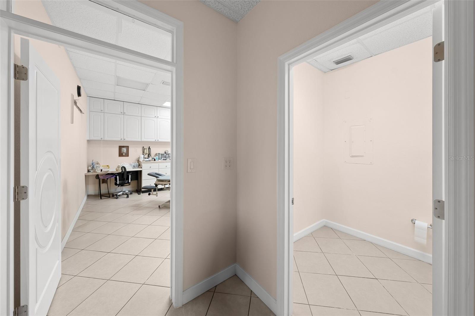 Image 17 of 19 For 611 Druid Road E 303