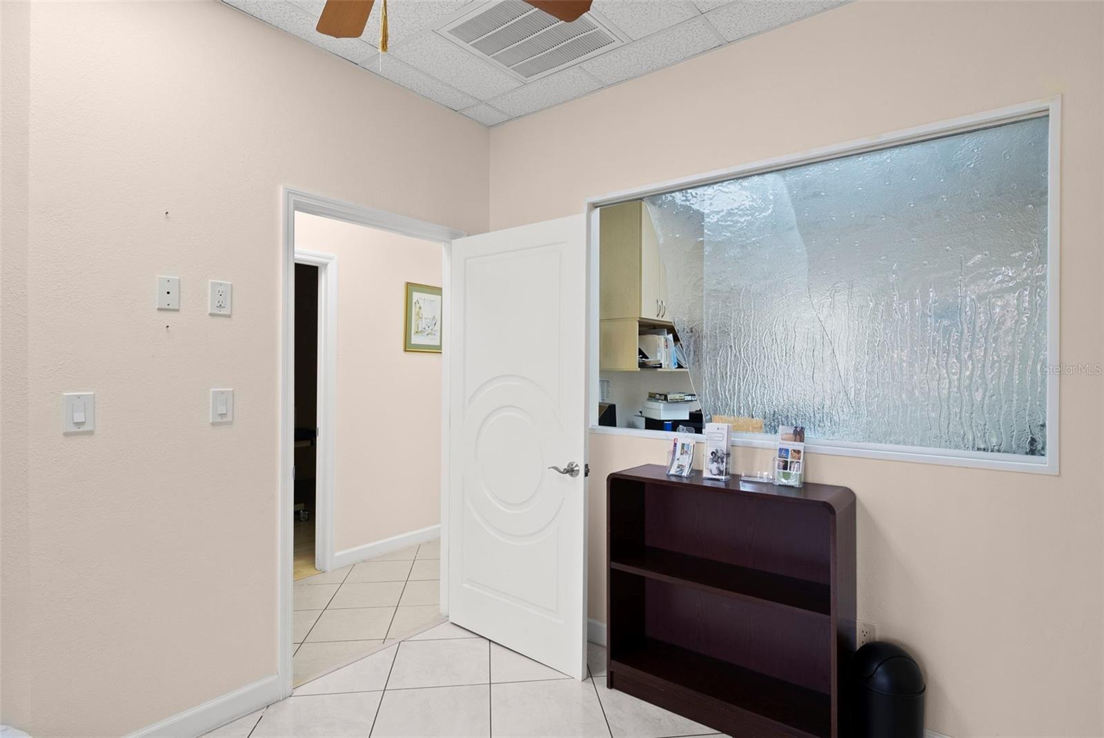 Image 3 of 19 For 611 Druid Road E 303