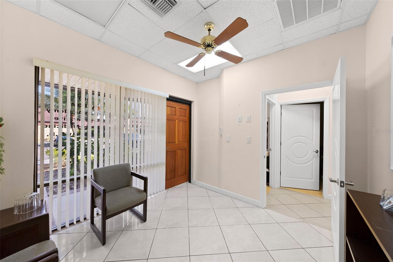 Image 4 of 19 For 611 Druid Road E 303