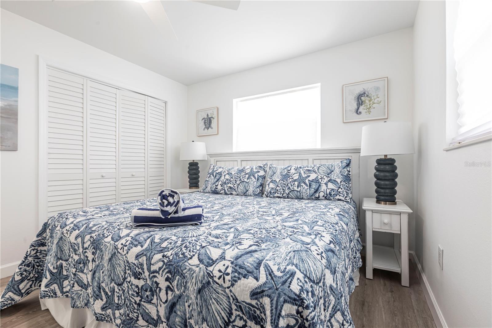 Image 11 of 18 For 6020 Midnight Pass Road 7