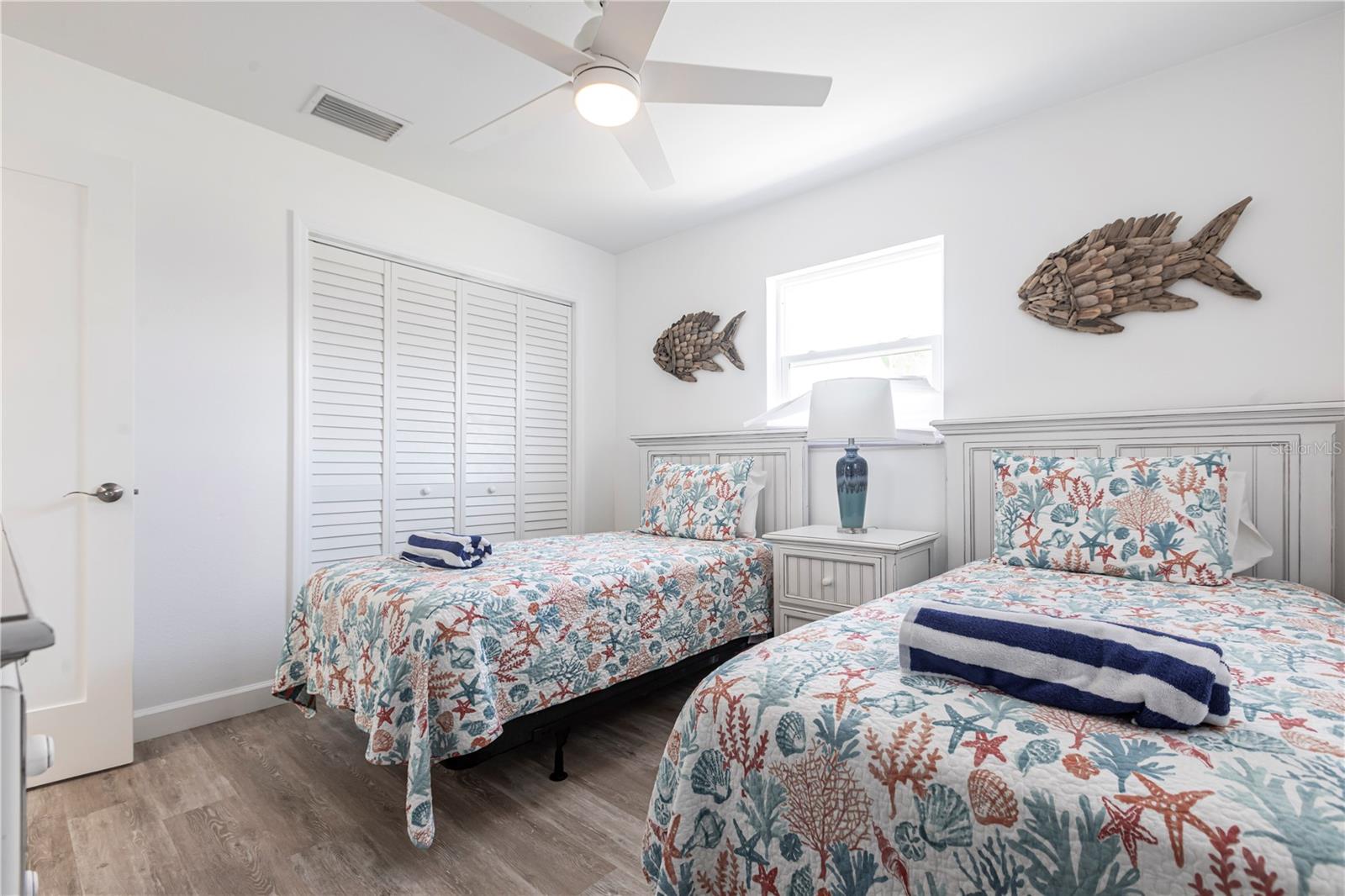 Image 13 of 18 For 6020 Midnight Pass Road 7