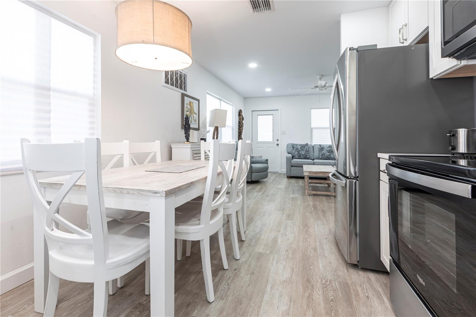 Image 6 of 18 For 6020 Midnight Pass Road 7