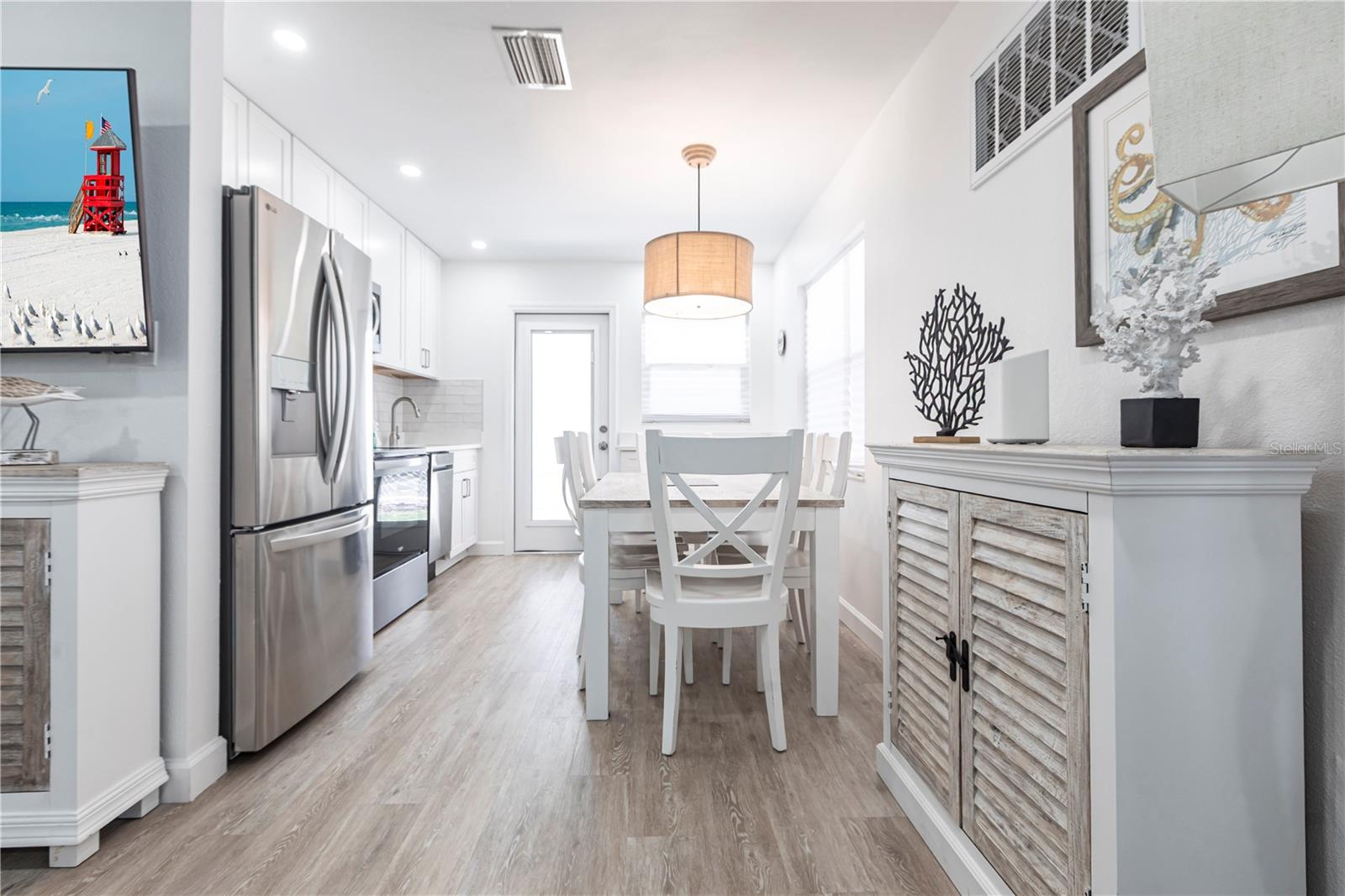 Image 9 of 18 For 6020 Midnight Pass Road 7